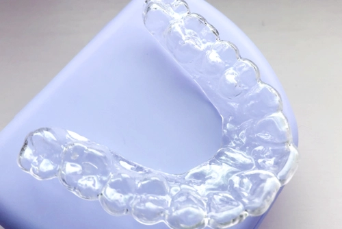 歯の接触を抑えるナイトガード